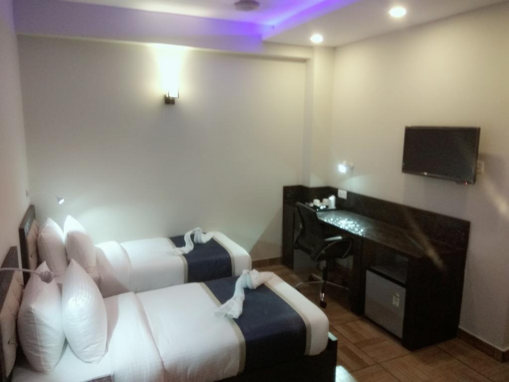 Hotel The Park Residency à Greater Noida Extérieur photo