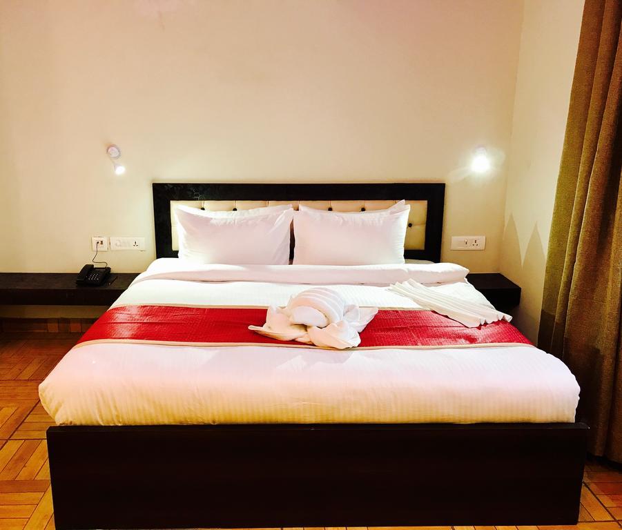 Hotel The Park Residency à Greater Noida Extérieur photo