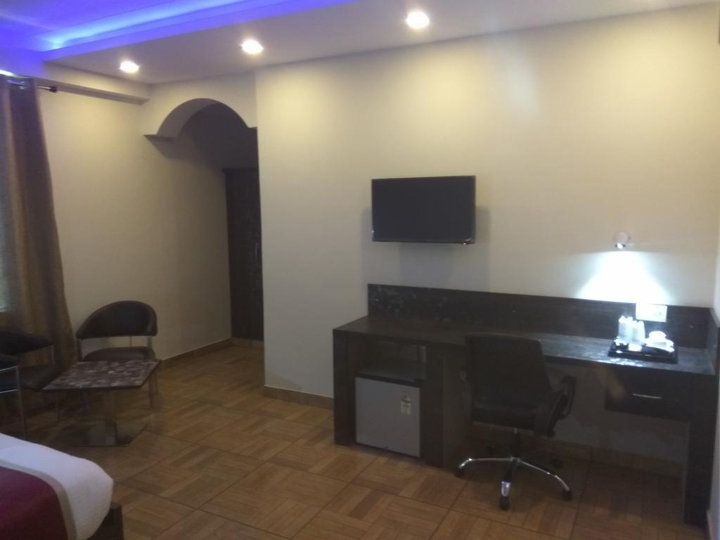 Hotel The Park Residency à Greater Noida Extérieur photo